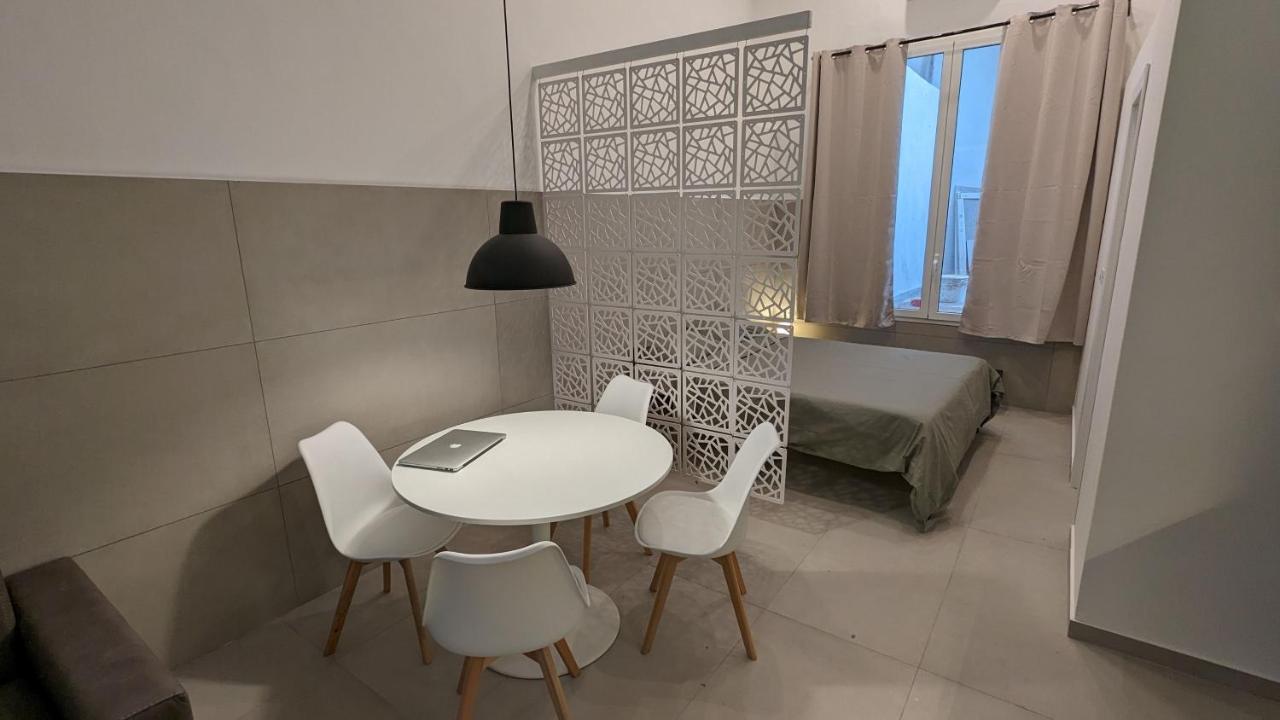 Valona 101 - Elegant Loft Apartment Bari Exterior photo