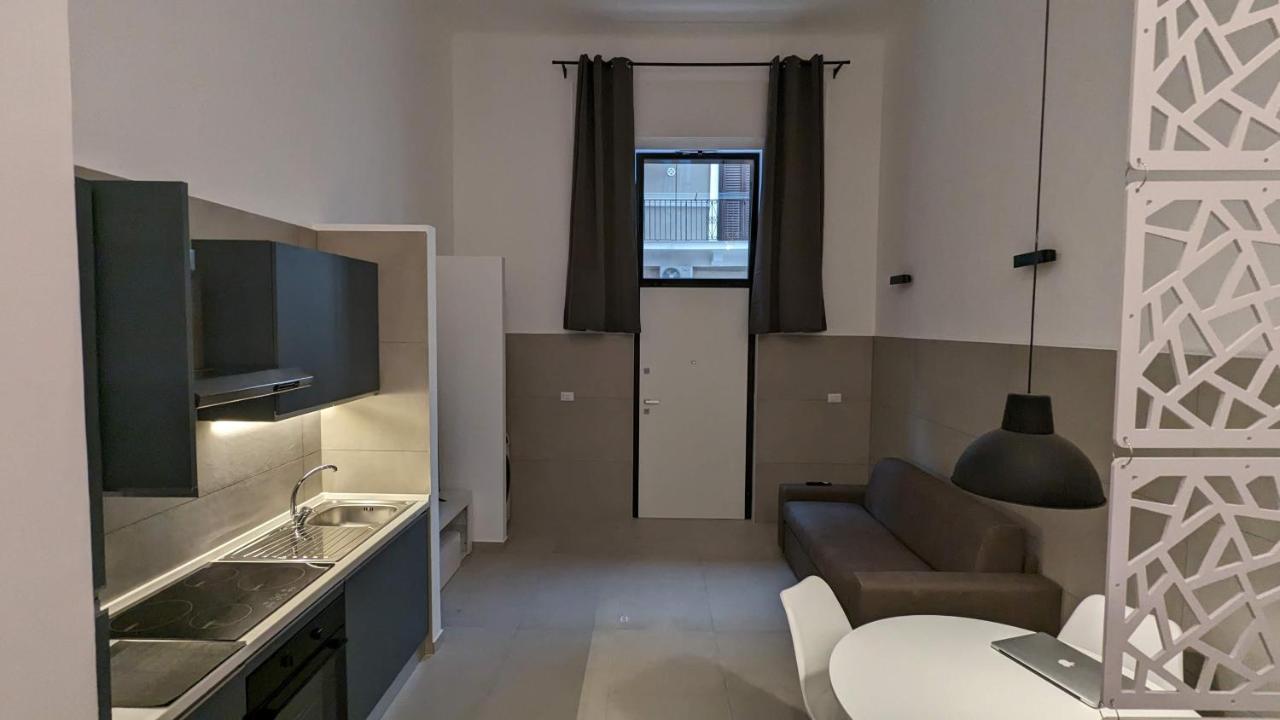 Valona 101 - Elegant Loft Apartment Bari Exterior photo